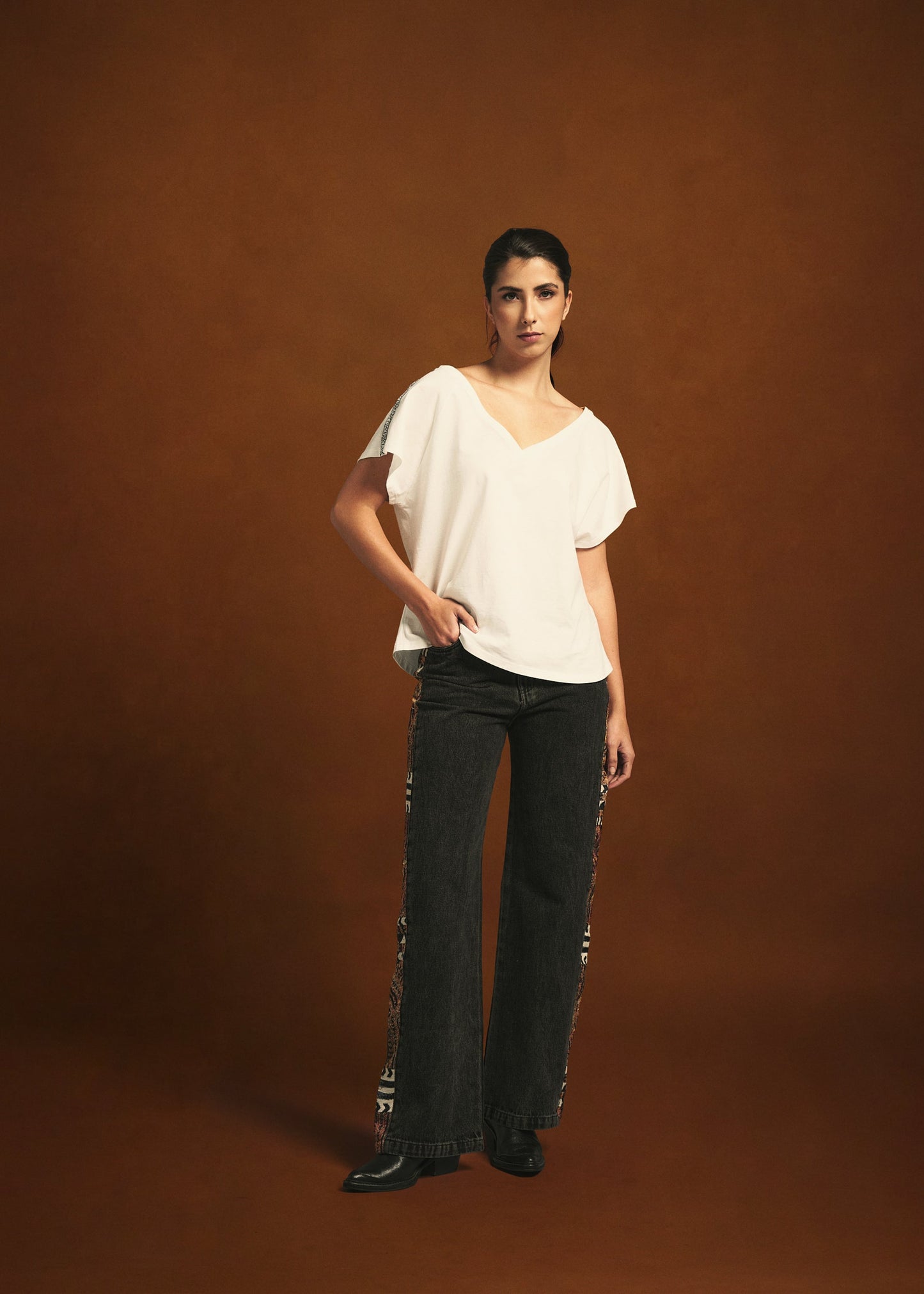 TSHIRT V NECK OVERSIZED GRECIA OFF WHITE ARABESQUE